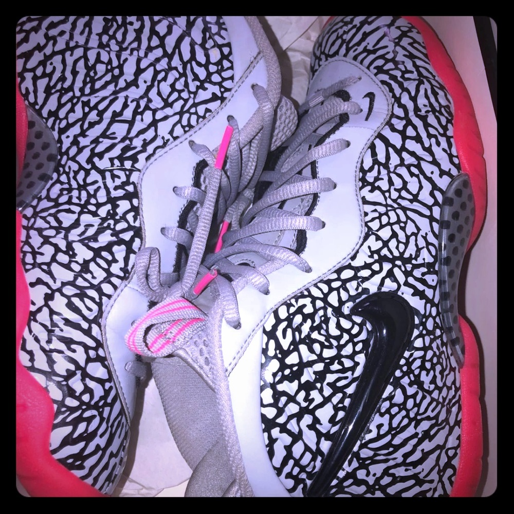NIKE LIL POSITE SZ 7